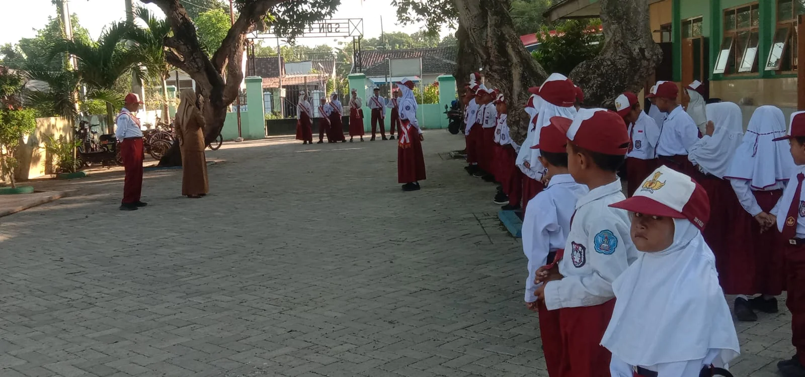 UPACARA HARI SENIN